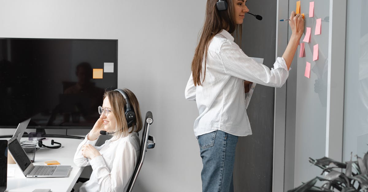 Customer Support KPIs Without Dashboard Noise editorial image for Easy KPIs.