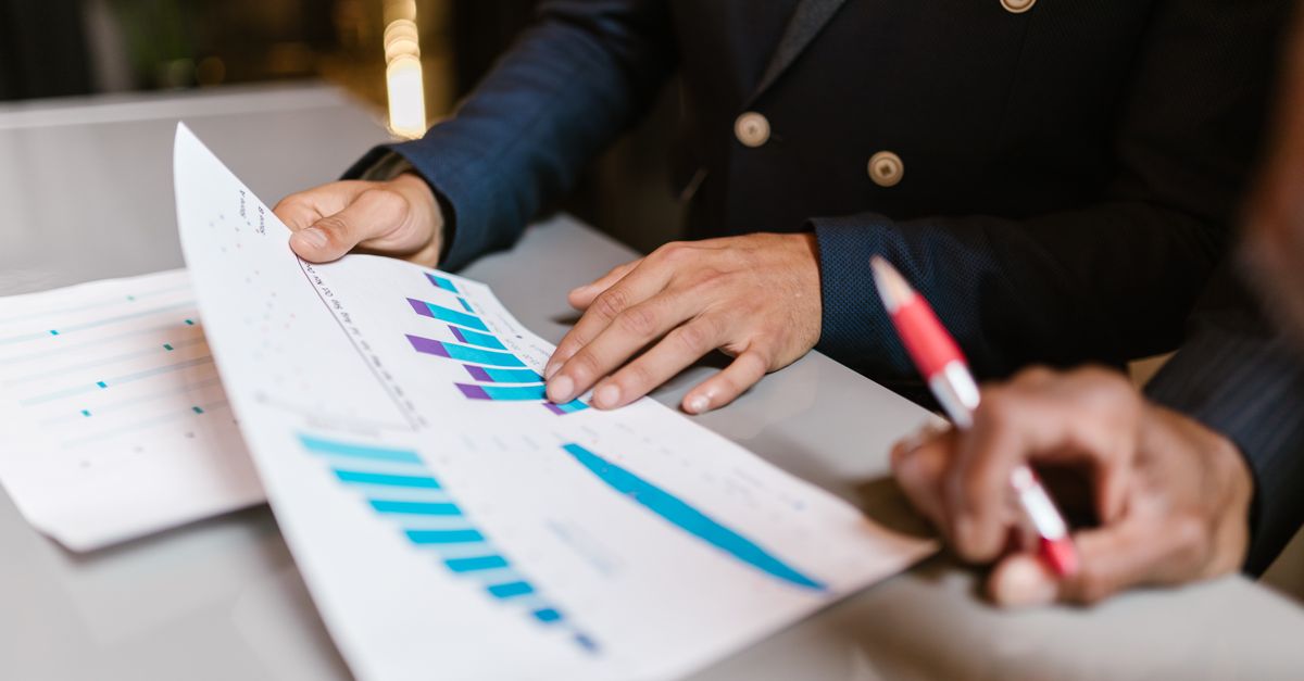 Dashboard Review Questions To Ask Before The Weekly Meeting contextual article image for Easy KPIs.