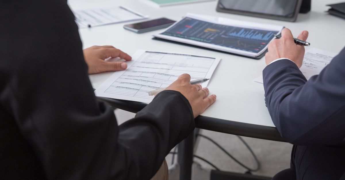 Dashboard Review Questions To Ask Before The Weekly Meeting editorial image for Easy KPIs.
